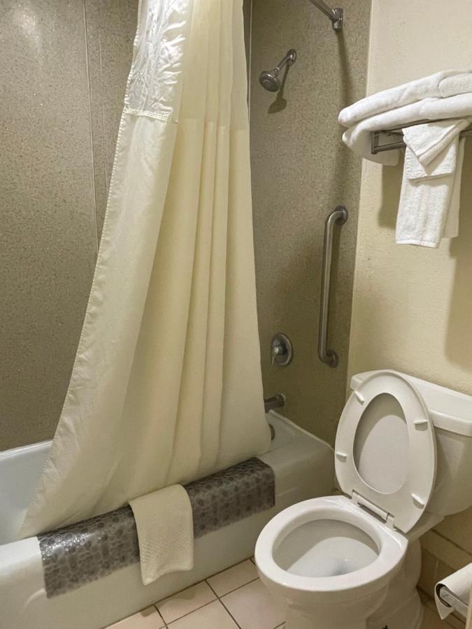 King Suite - Non Smoking at Quality Inn Alachua - Gainesville Area