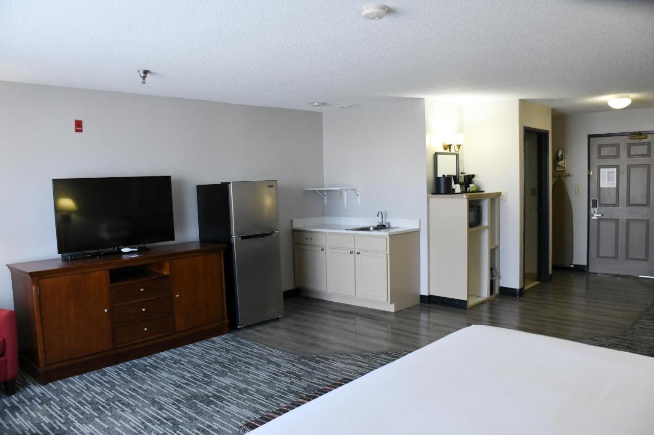 King Room with Whirpool and Sofa Bed at Best Western Harmony Inn Fort Dodge Iowa