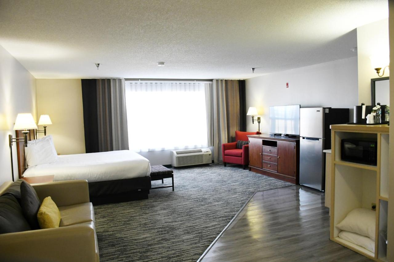 King Room with Whirpool and Sofa Bed at Best Western Harmony Inn Fort Dodge Iowa