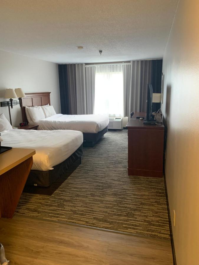 Queen Room at Best Western Harmony Inn Fort Dodge Iowa