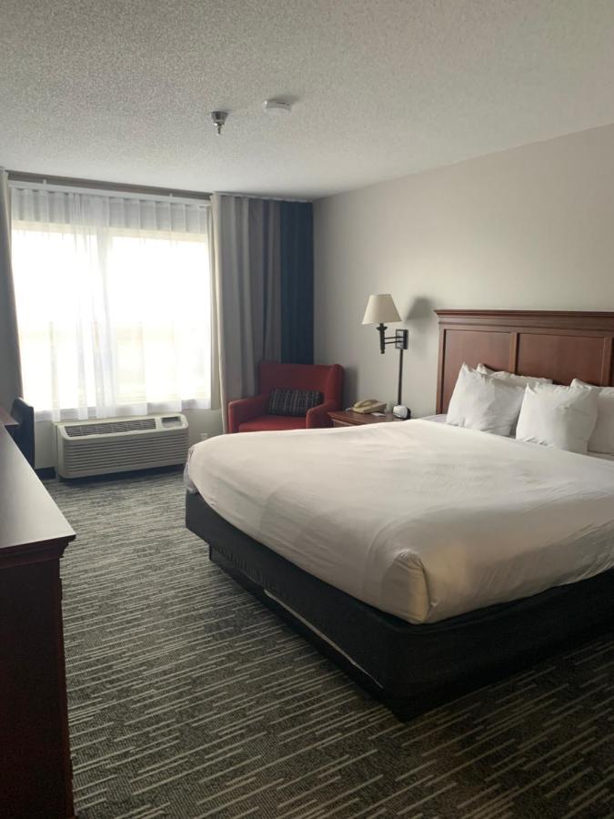 King Room at Best Western Harmony Inn Fort Dodge Iowa