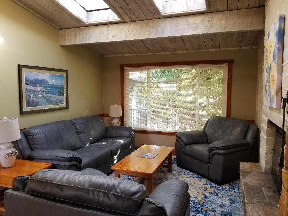 | Carmel Valley Lodge