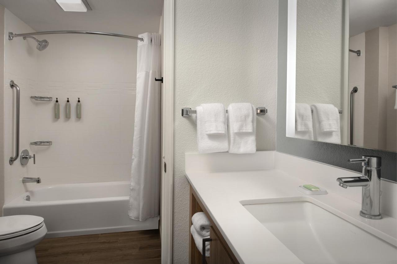Queen Studio with Sofa Bed at Residence Inn Marriott Palo Alto Los Altos