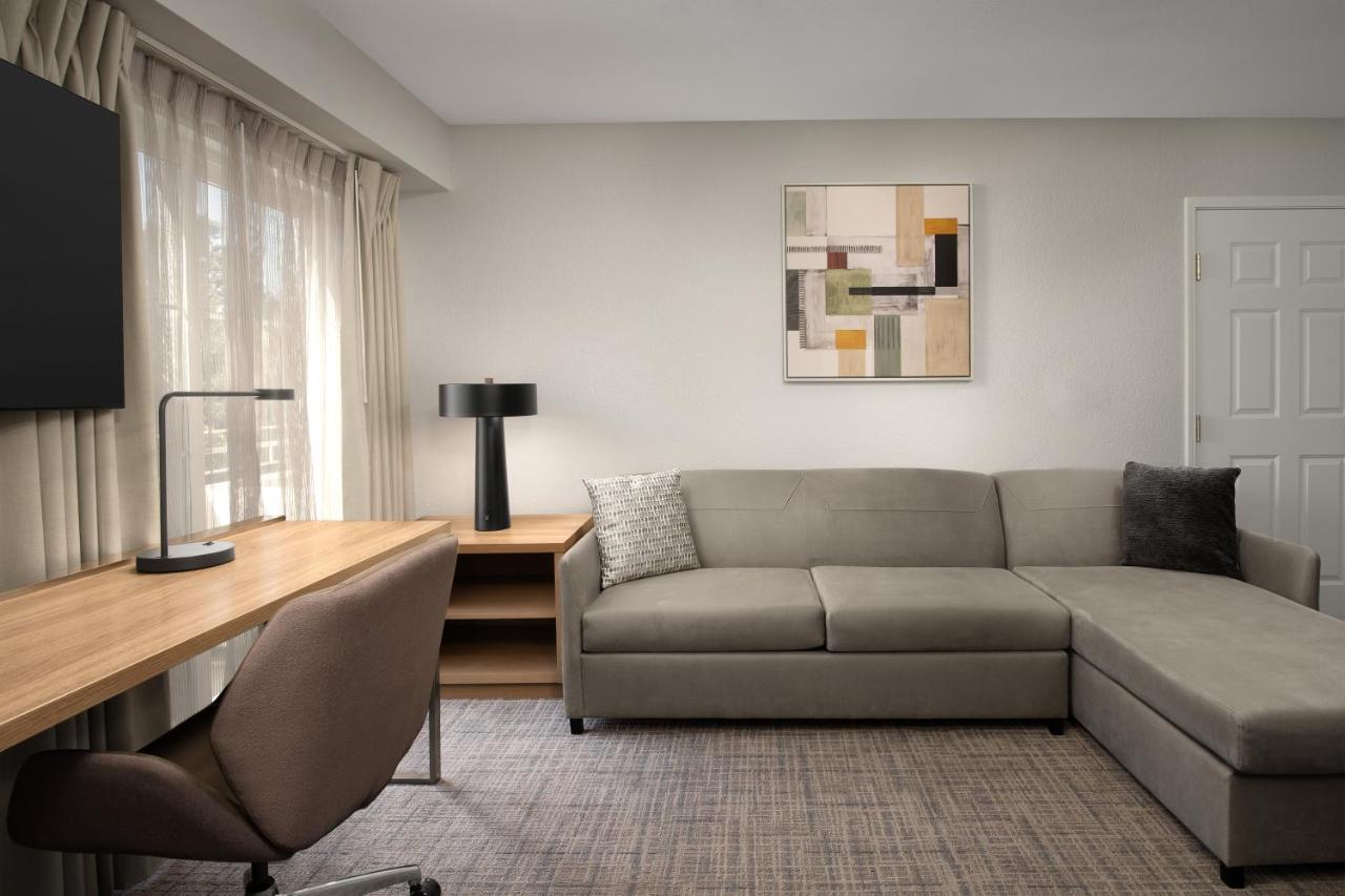 Queen Studio with Sofa Bed at Residence Inn Marriott Palo Alto Los Altos