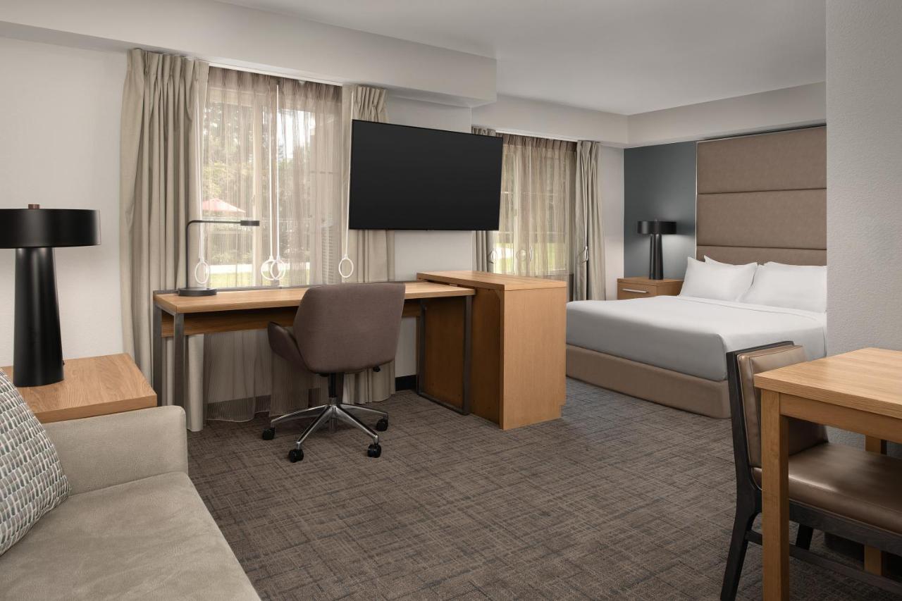 Queen Studio with Sofa Bed at Residence Inn Marriott Palo Alto Los Altos