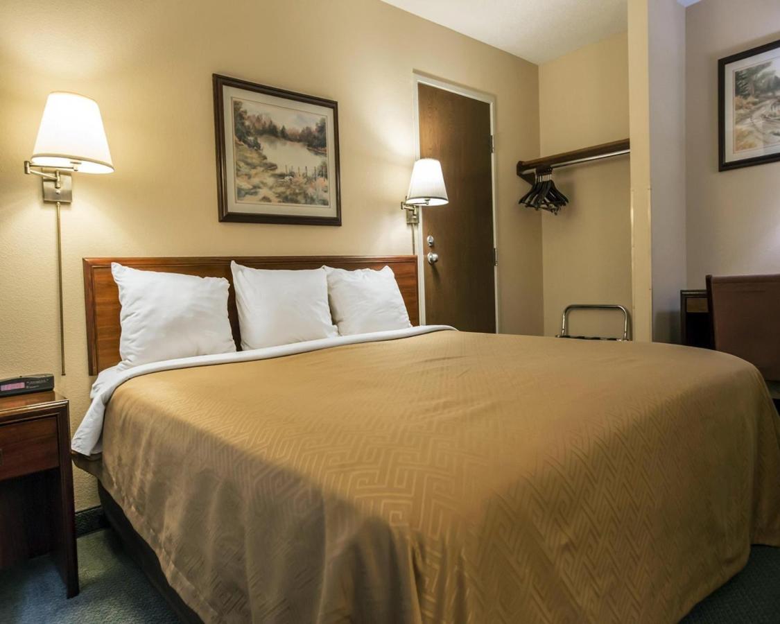 Queen Room - Non-Smoking at Econo Lodge Princeton