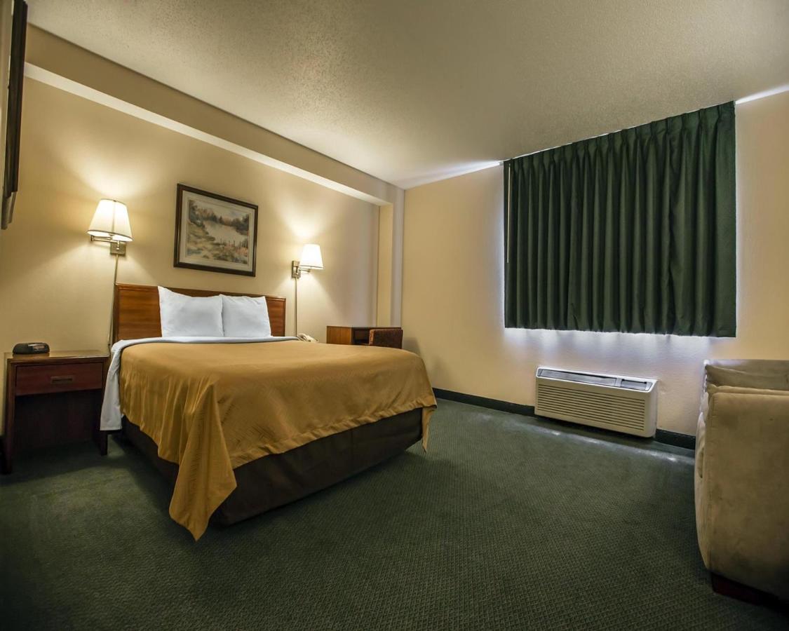 Queen Room - Non-Smoking at Econo Lodge Princeton