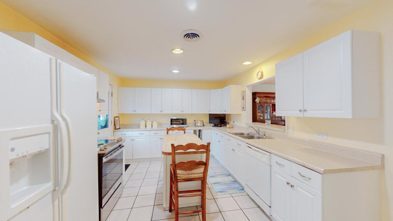  | 627 Queens Grant