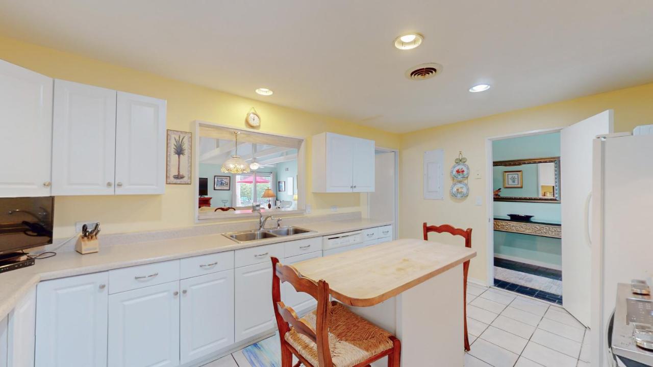  | 627 Queens Grant