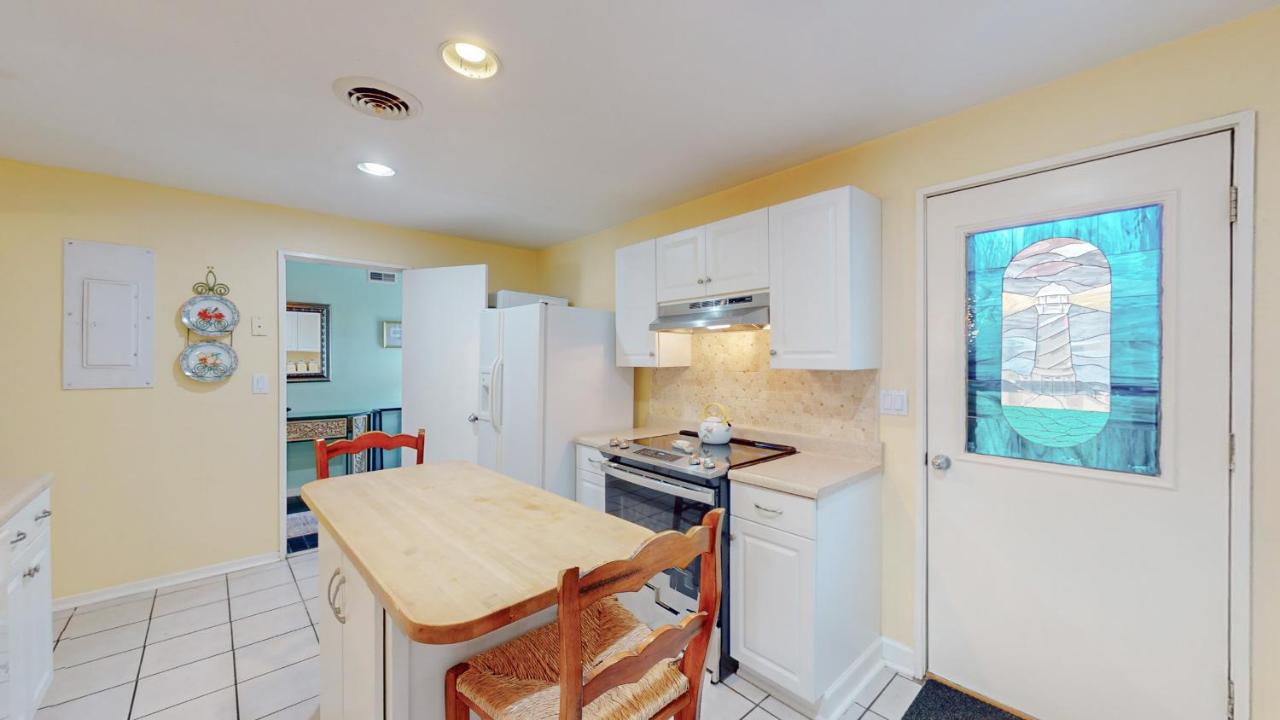  | 627 Queens Grant