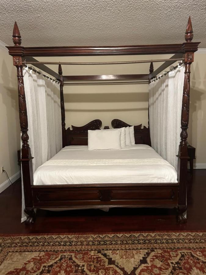 | Colts Neck Inn Hotel