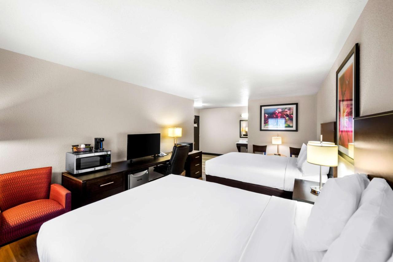 Room #17534634 at Americas Best Value Inn Marquette