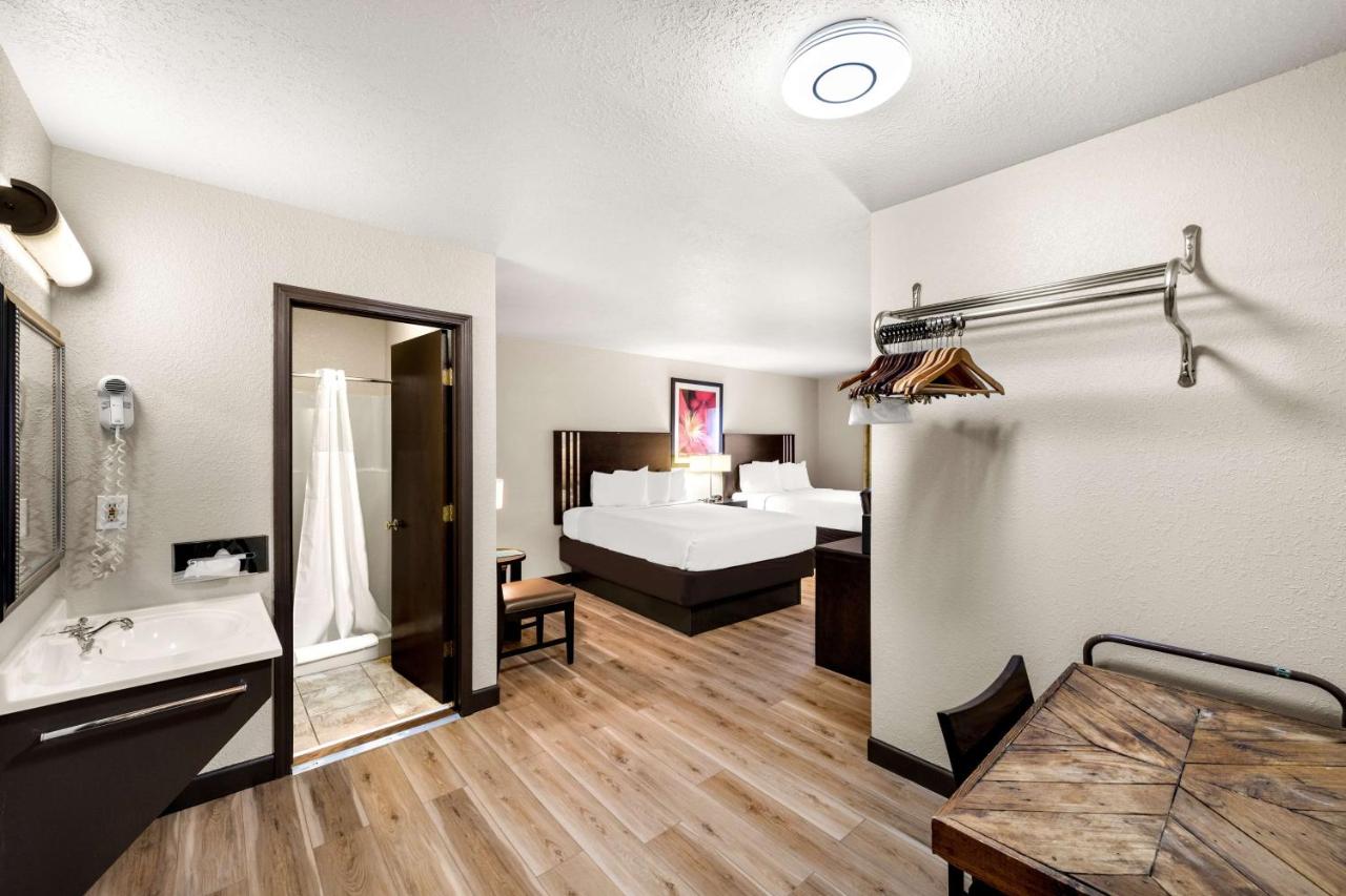 Room #17534634 at Americas Best Value Inn Marquette