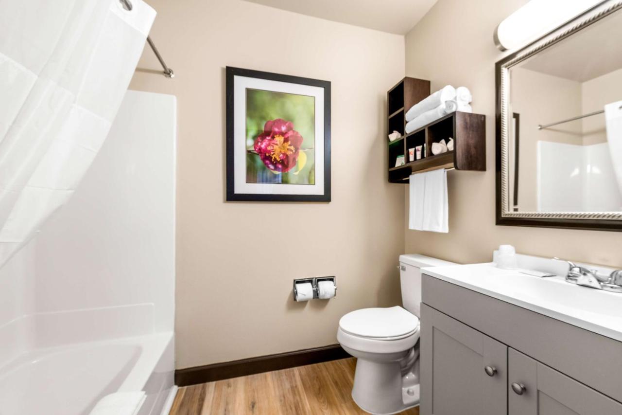 Room #17534634 at Americas Best Value Inn Marquette