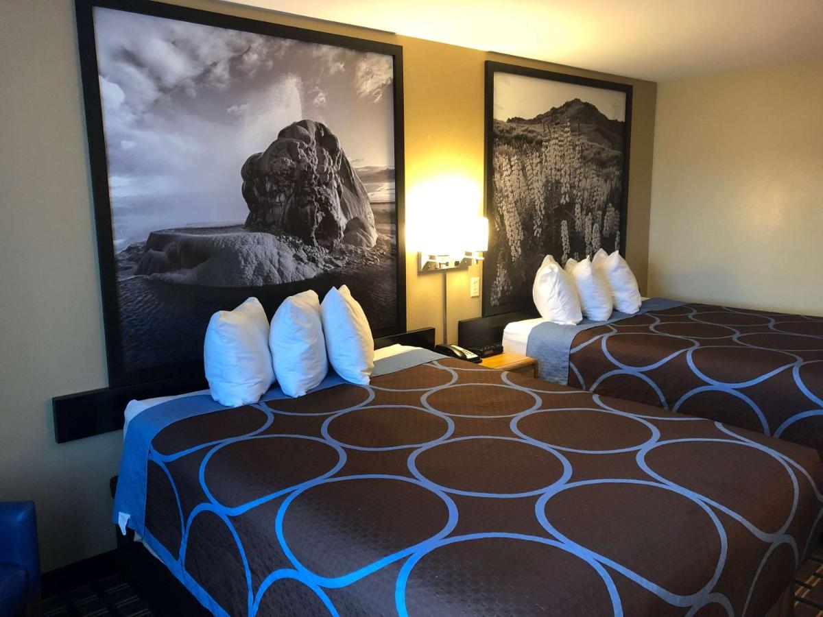 | Super 8 by Wyndham Carson City
