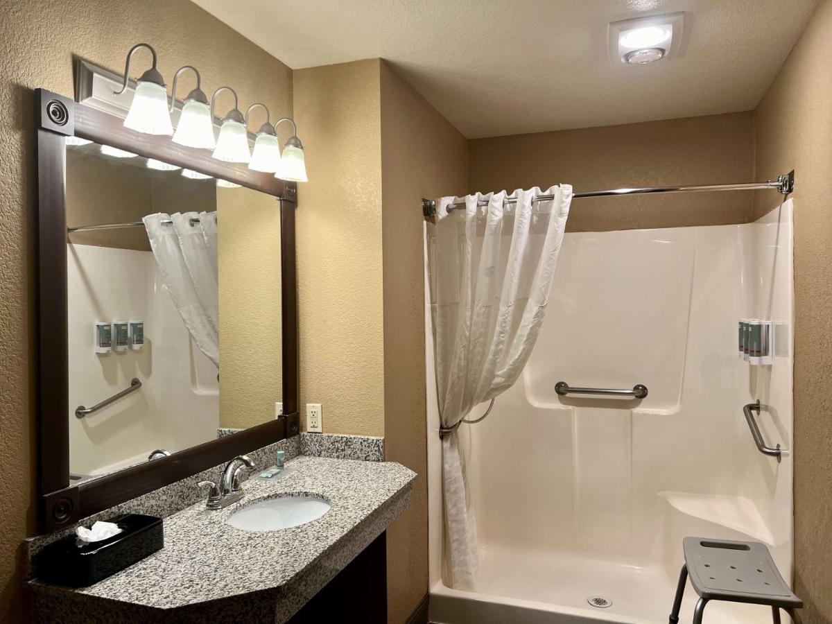 King Room - Disability Access at Best Western Country Inn