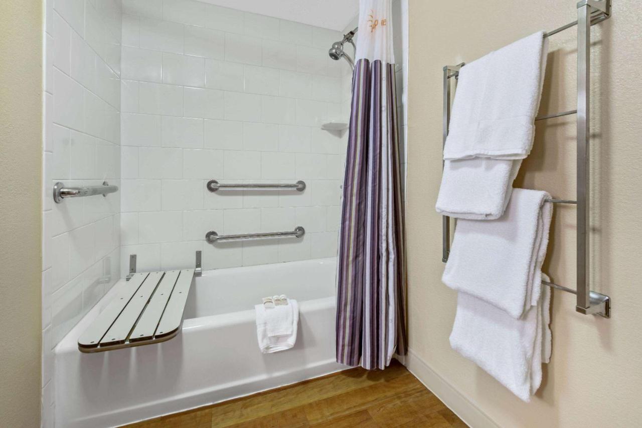 King Room - Mobility Access/Non-Smoking at La Quinta Inn & Suites by Wyndham West Palm Beach Airport