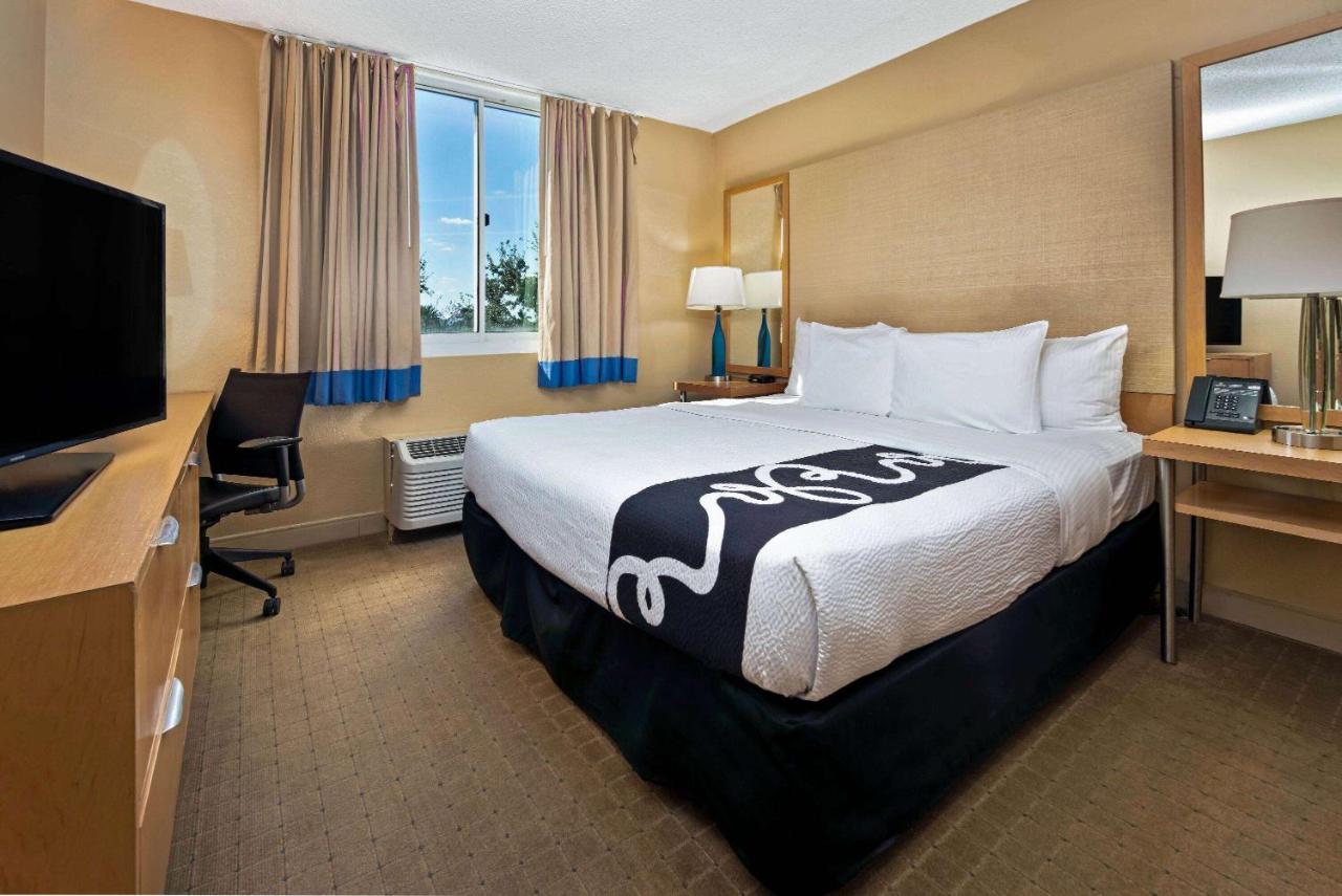 King Room - Mobility Access/Non-Smoking at La Quinta Inn & Suites by Wyndham West Palm Beach Airport