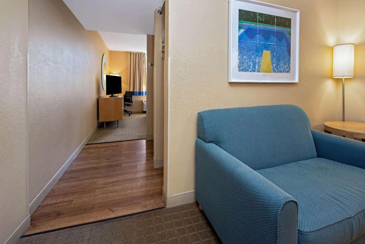 Deluxe Executive King Room with View - Non-Smoking at La Quinta Inn & Suites by Wyndham West Palm Beach Airport