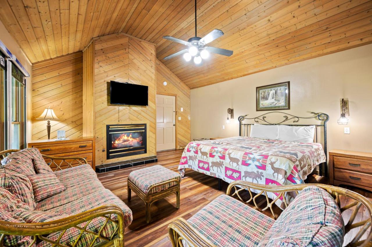| Carr's Northside Hotel and Cottages