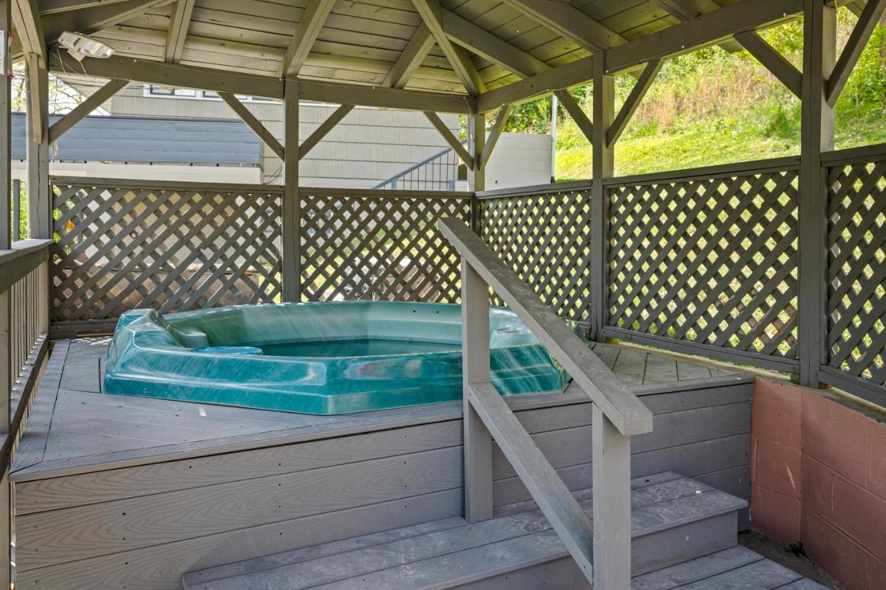 | Carr's Northside Hotel and Cottages
