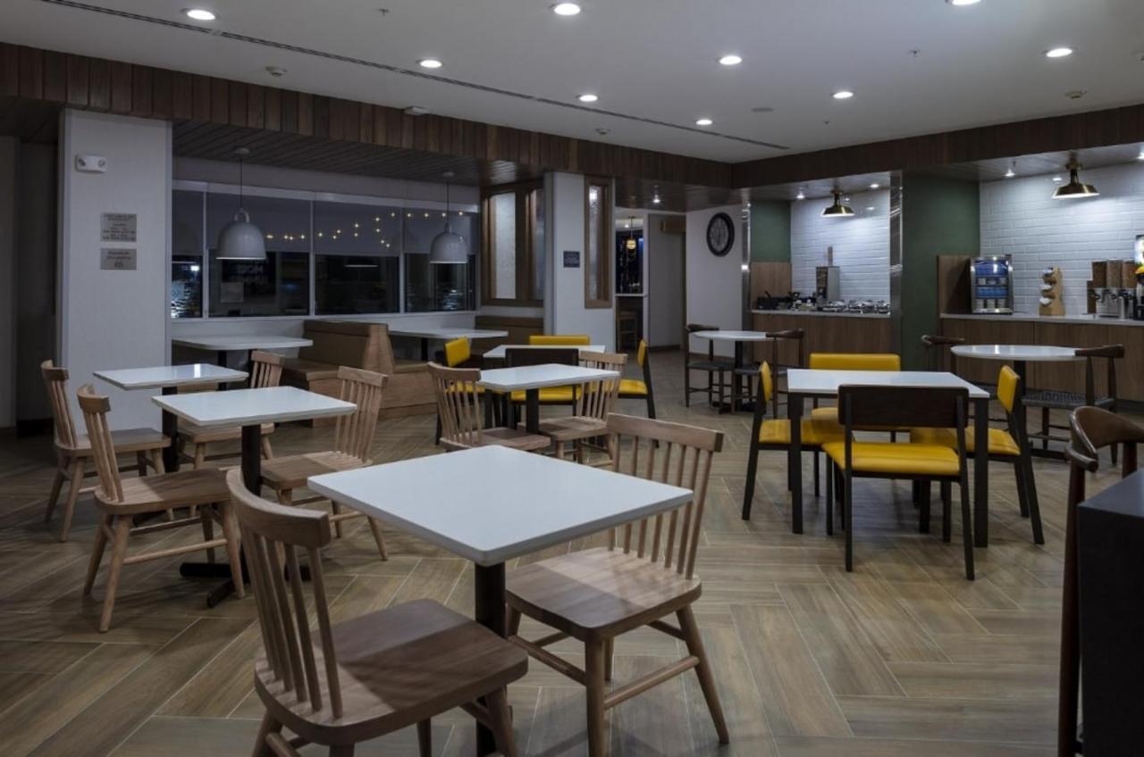 | Fairfield Inn & Suites Monahans