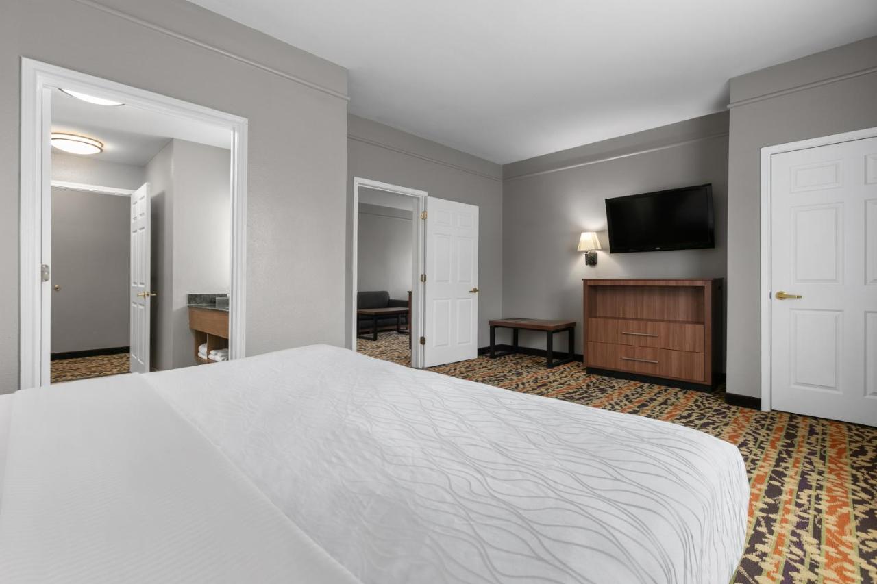 King Suite - Non-Smoking at La Quinta Inn & Suites by Wyndham Belton - Temple South