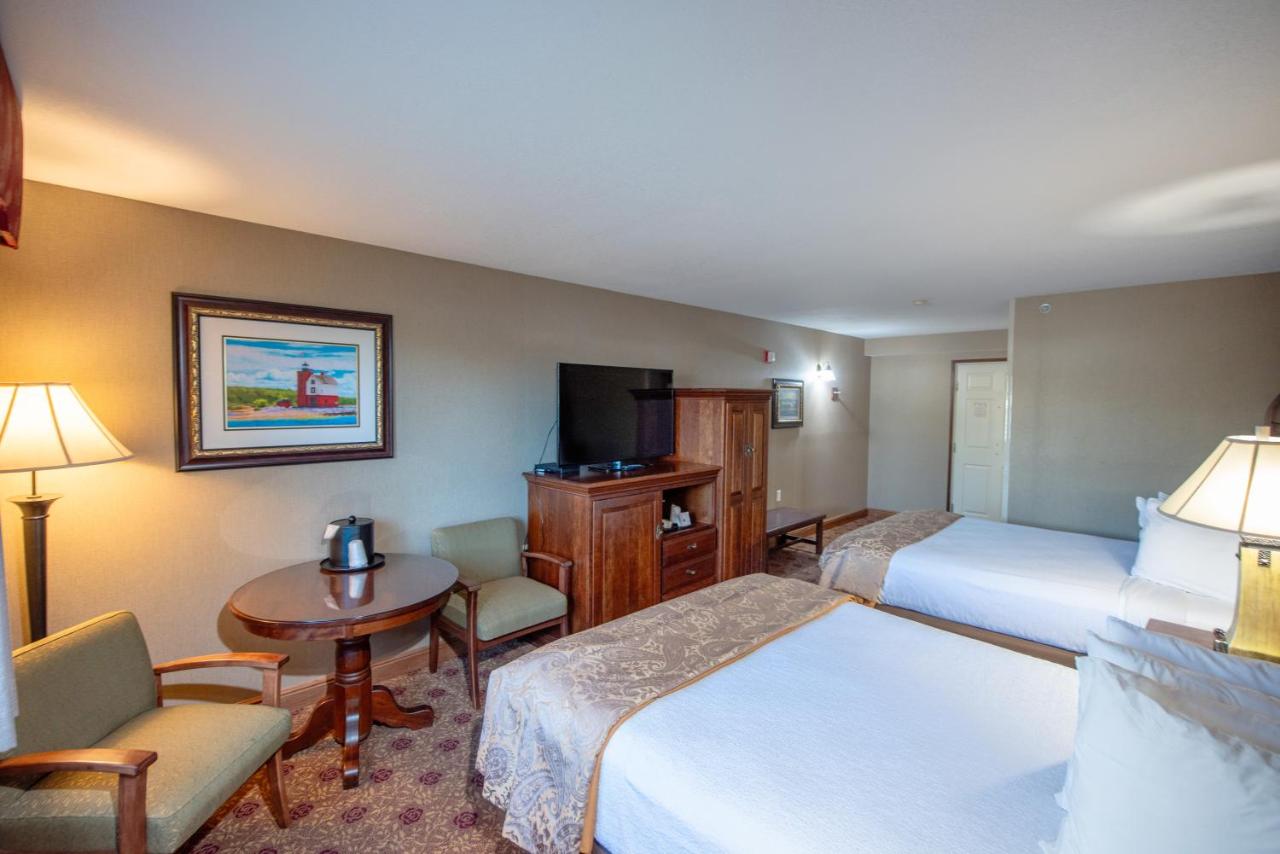 | Hamilton Inn Select Beachfront