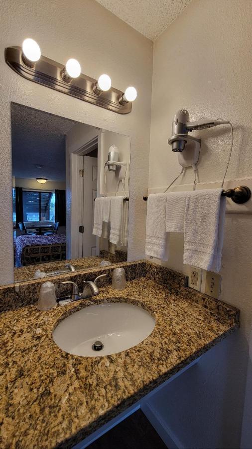 | Nites Inn Motel