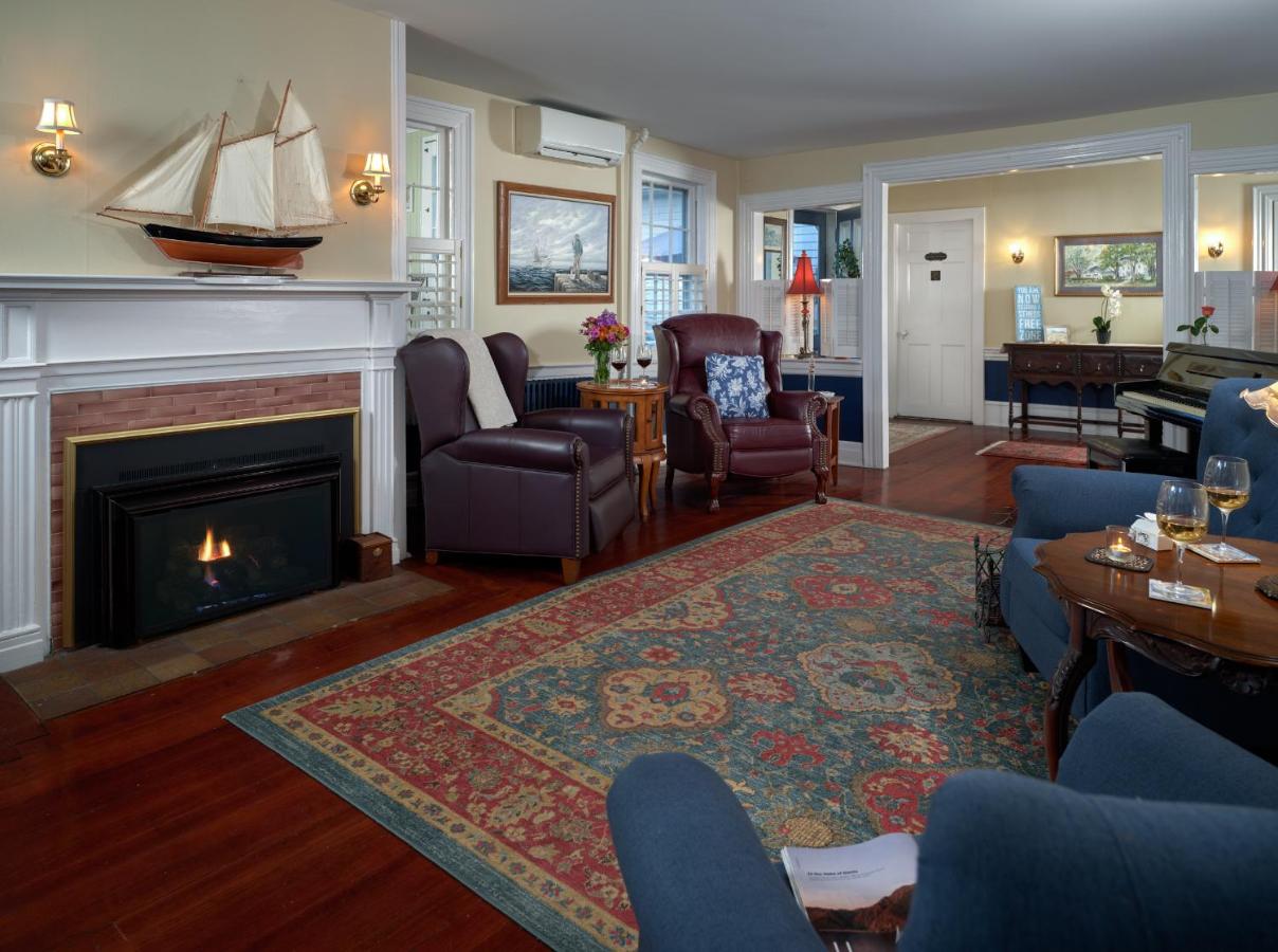 | Old Manse Inn