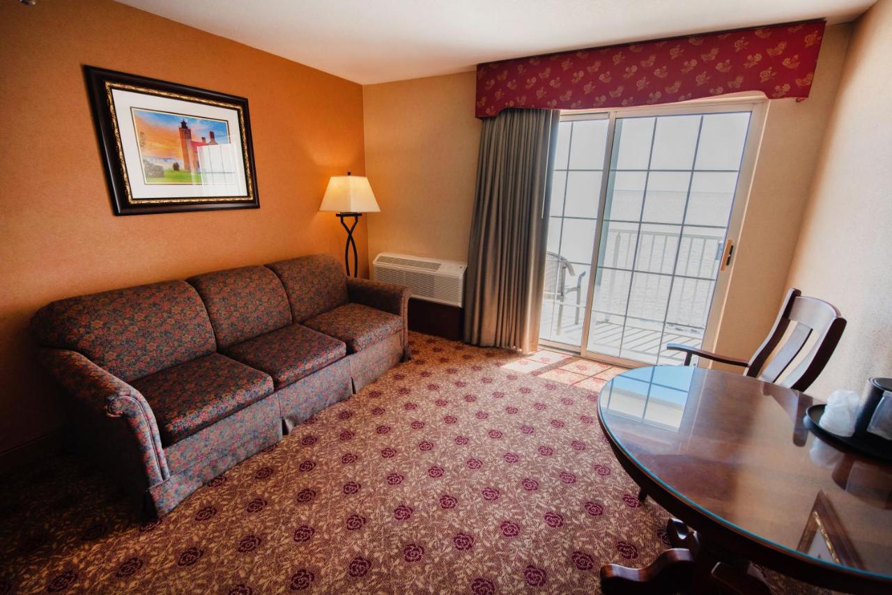 | Hamilton Inn Select Beachfront