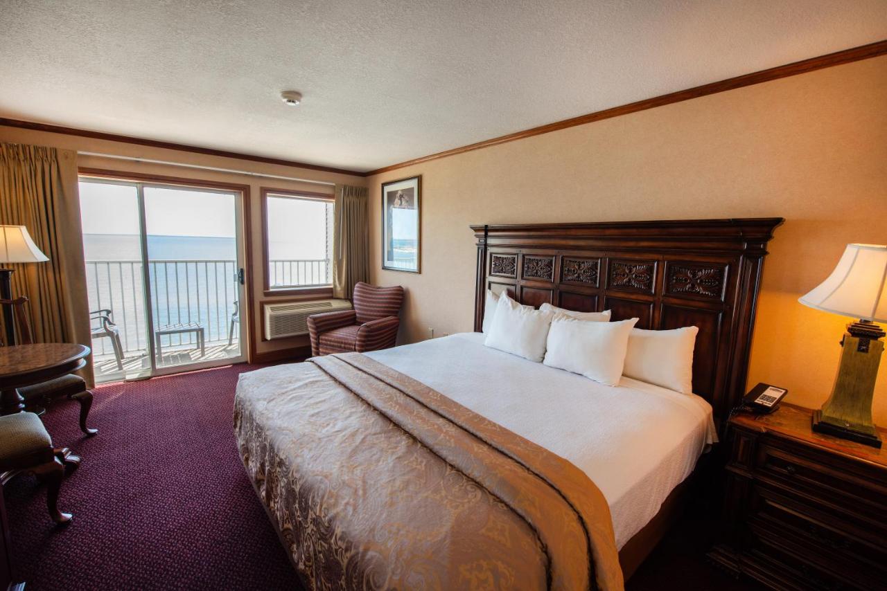 | Hamilton Inn Select Beachfront