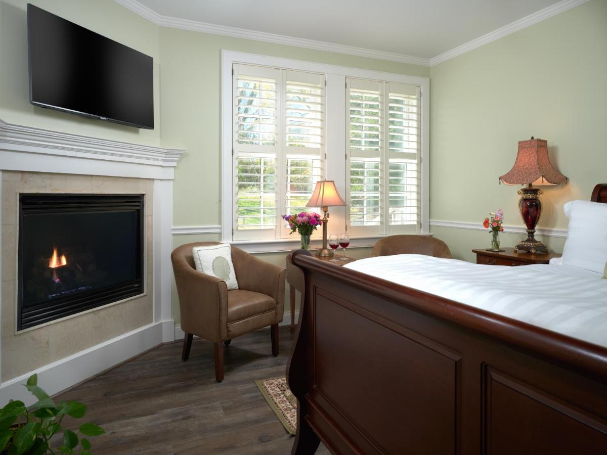 | Old Manse Inn
