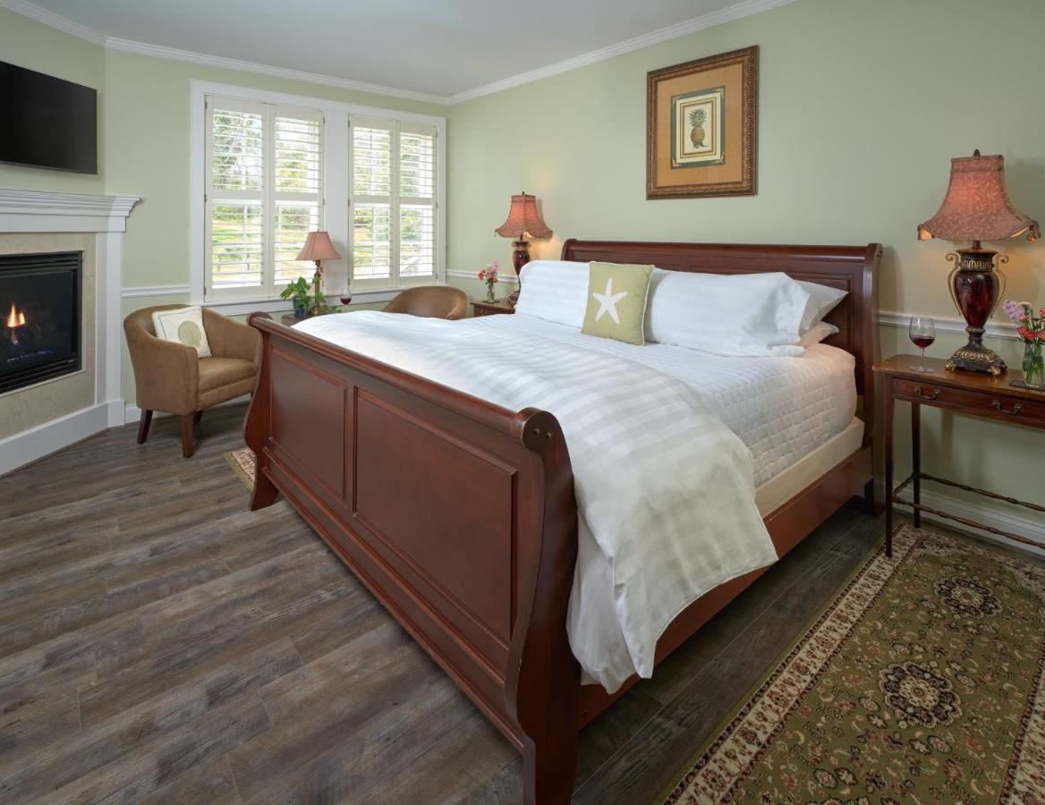 | Old Manse Inn