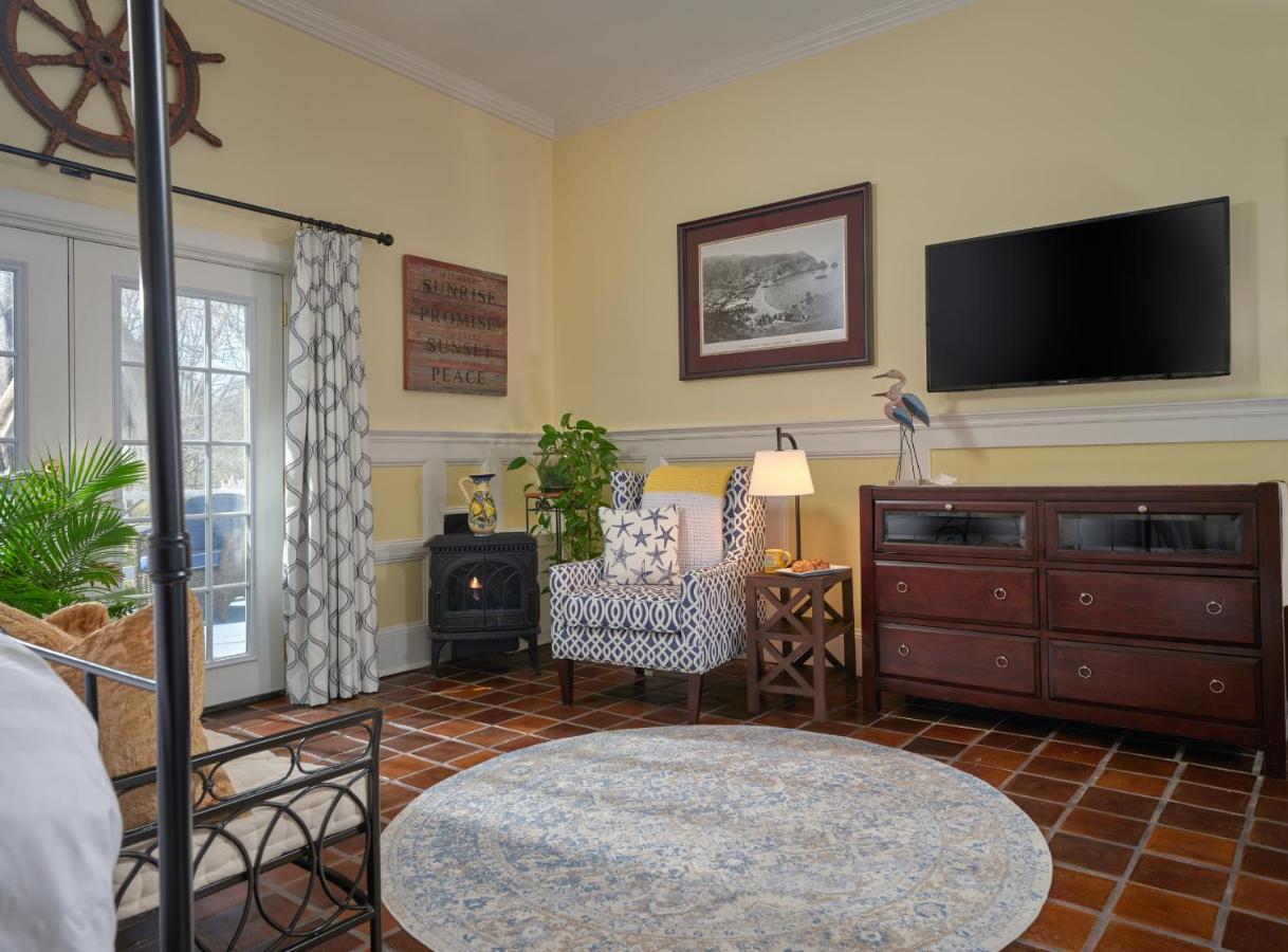 | Old Manse Inn
