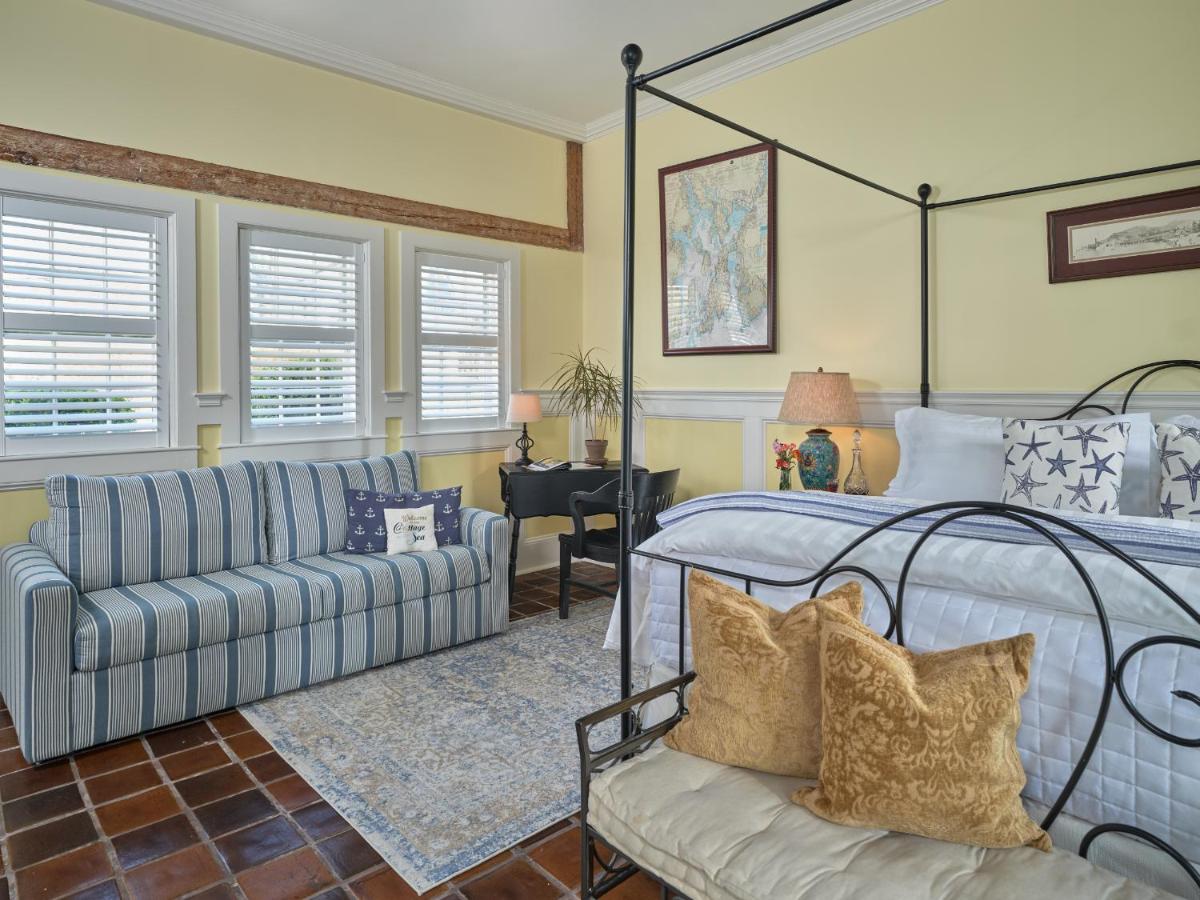 | Old Manse Inn