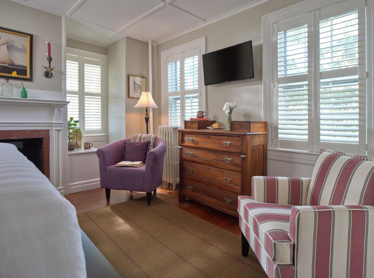 | Old Manse Inn