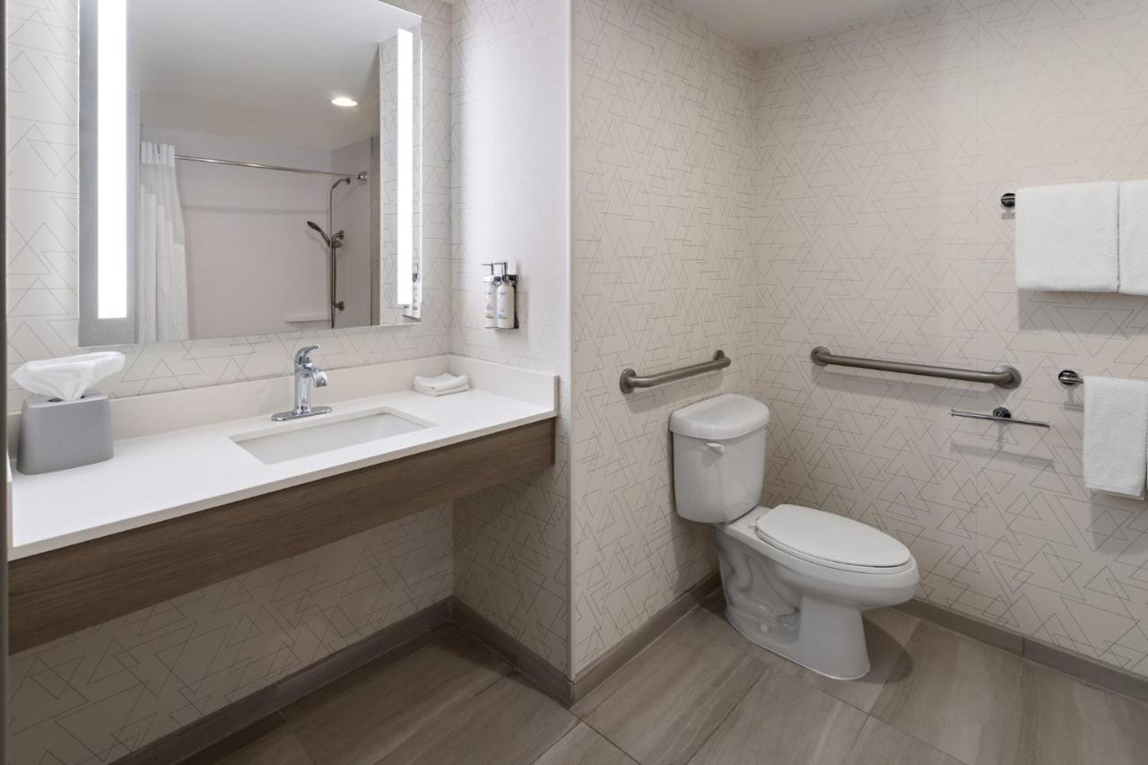 Queen Room with Two Queen Beds - Disability Access with Bathtub/Non-Smoking at Holiday Inn Express Hotel & Suites Freeport by IHG