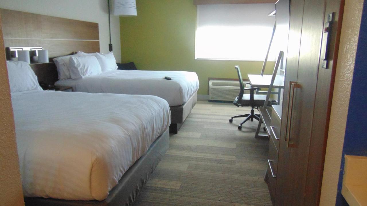 Queen Room with Two Queen Beds - Disability Access at Holiday Inn Express & Suites Wapakoneta by IHG