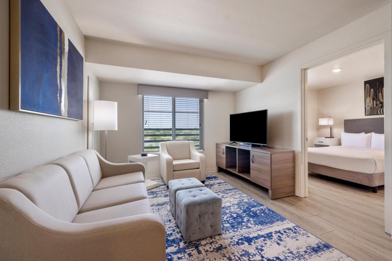 One-Bedroom Apartment at Soka Suites Dallas - Las Colinas