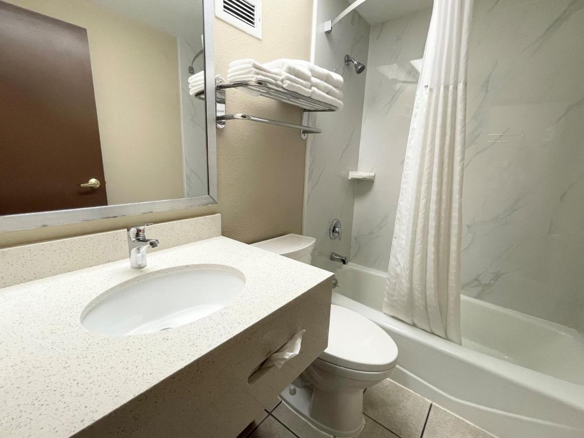King Room - Non-Smoking at Super 8 by Wyndham St Charles