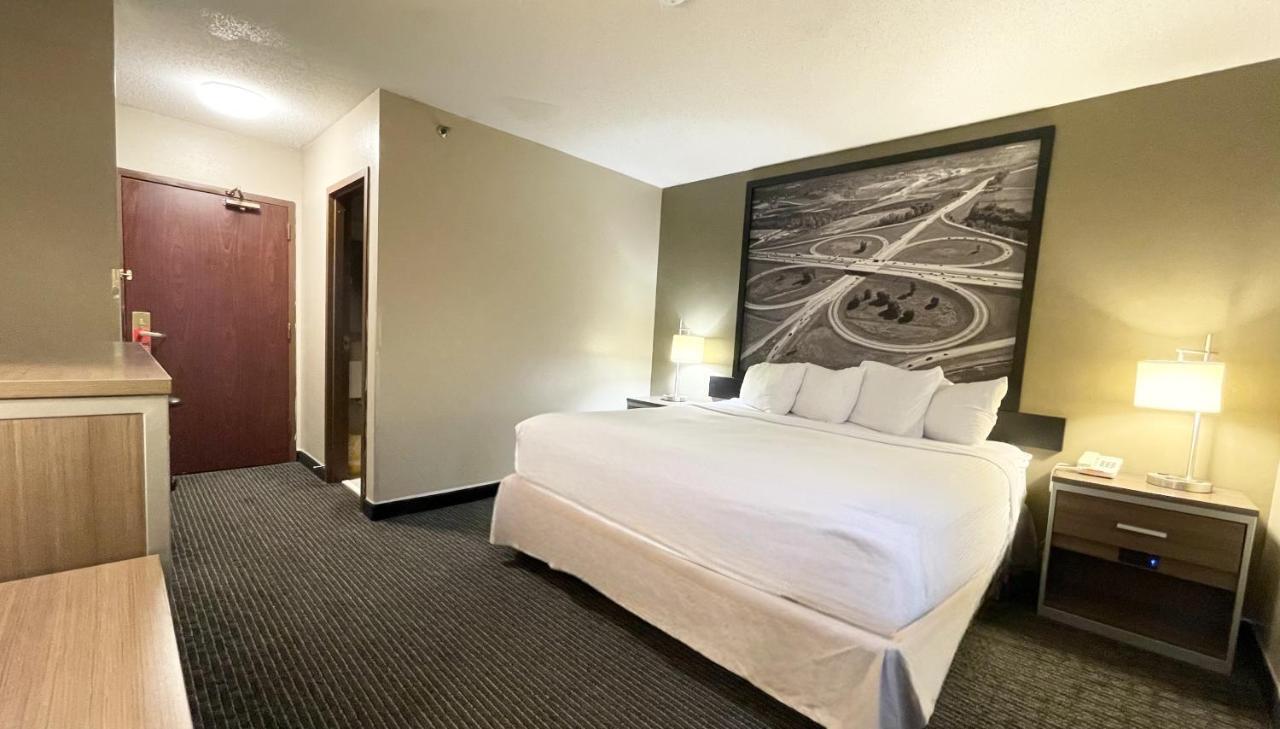 King Room - Disability Access - Non-Smoking at Super 8 by Wyndham St Charles