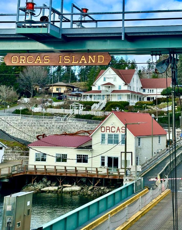 | Orcas Hotel