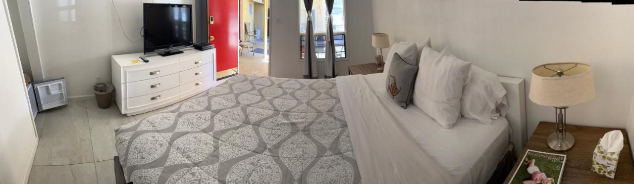 | Aloha Hotel Palm Springs