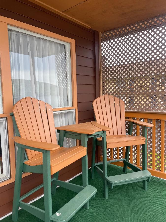 | Lake Crest Inn
