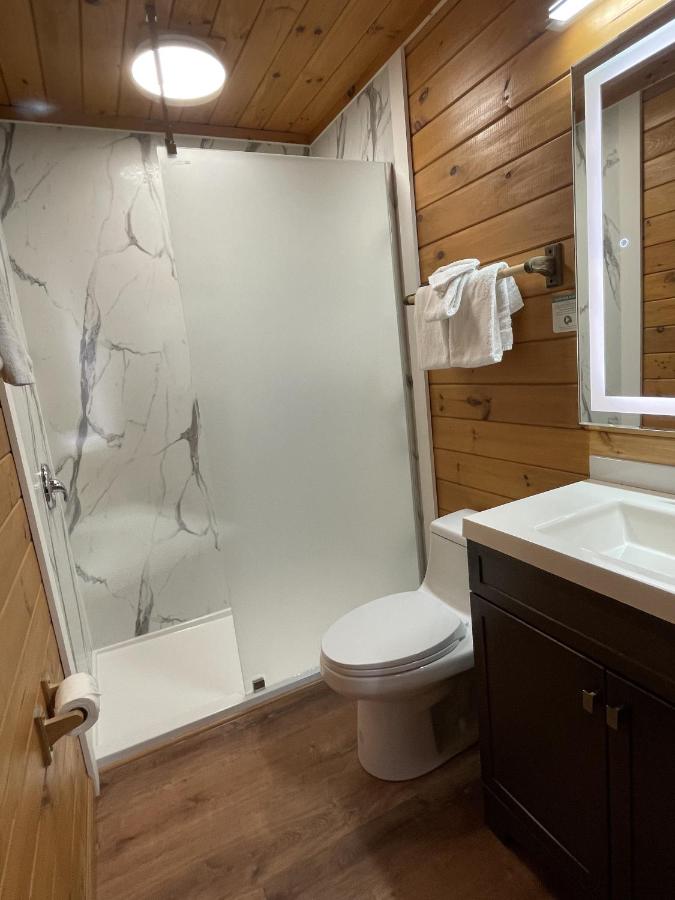 | Lake Crest Inn