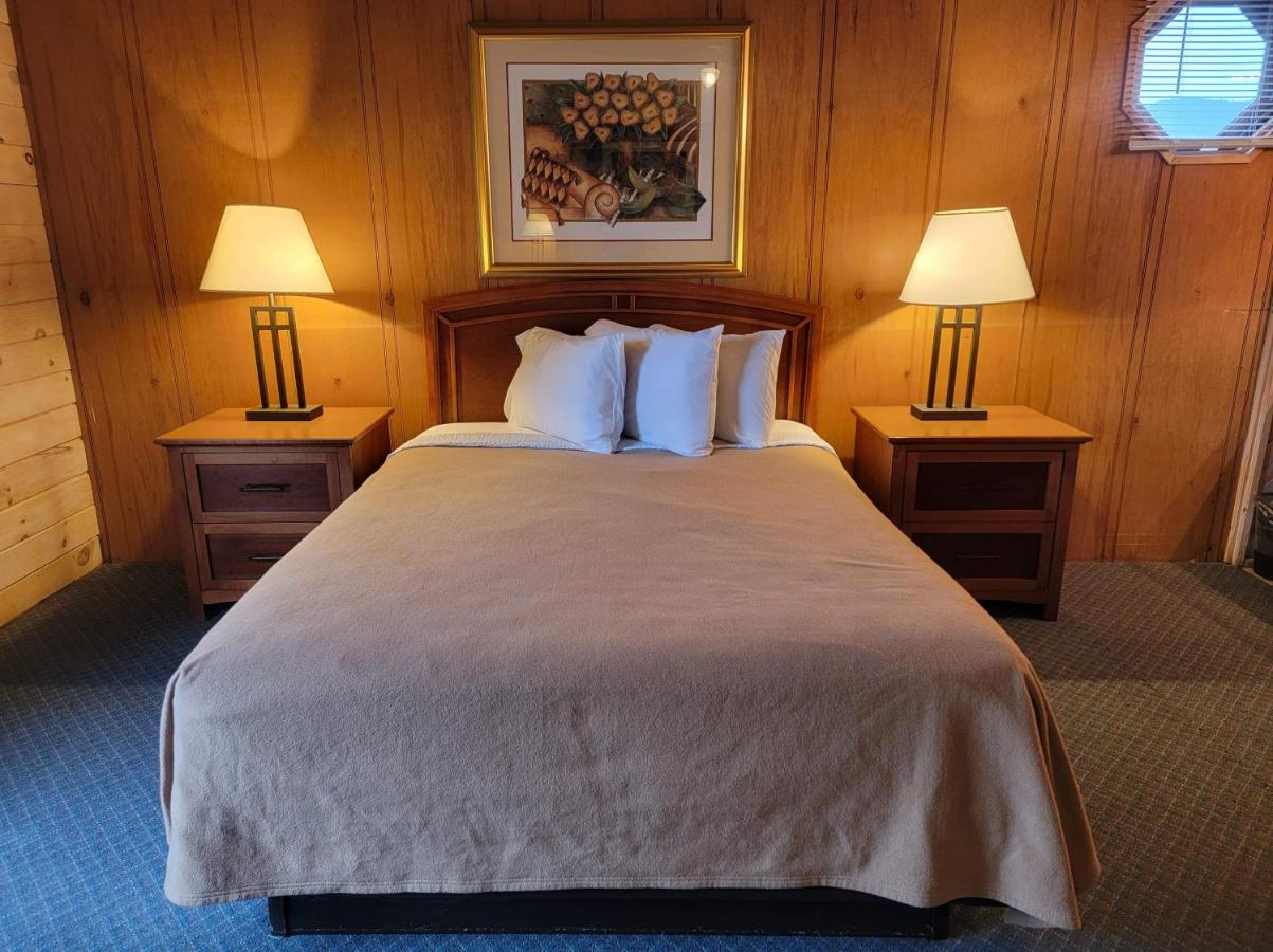 | Lake Crest Inn