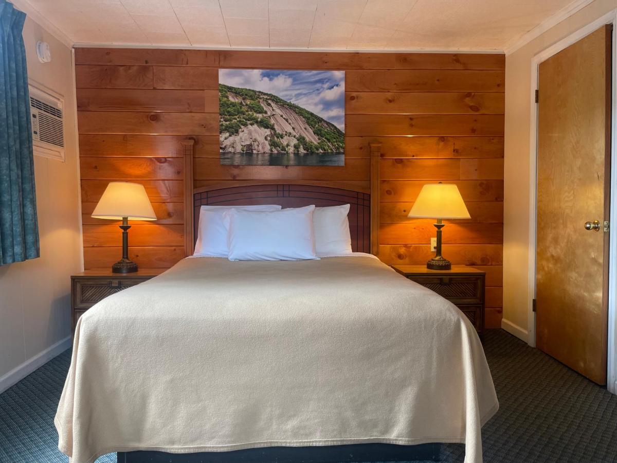 | Lake Crest Inn