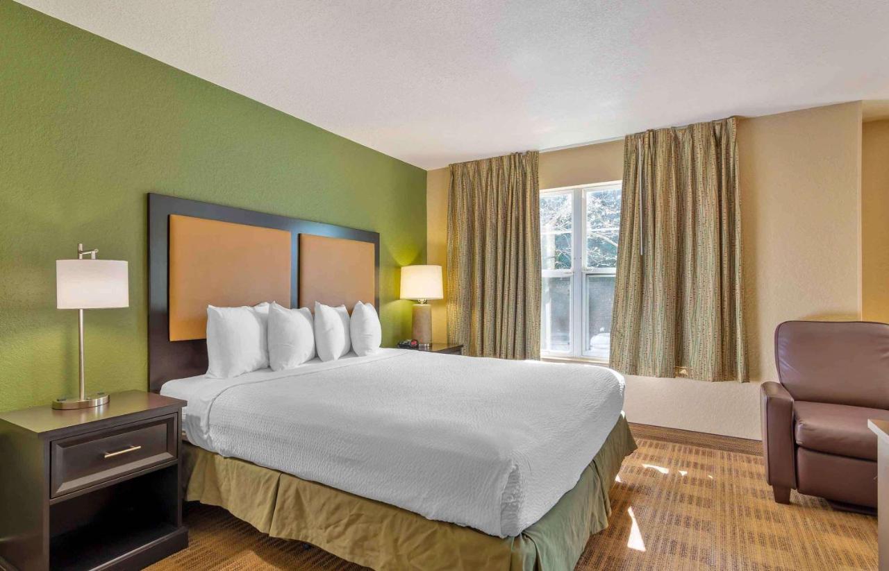 Deluxe Studio with One King Bed - Non-Smoking at Extended Stay America Select Suites - Orlando - Maitland - Summit Tower Blv