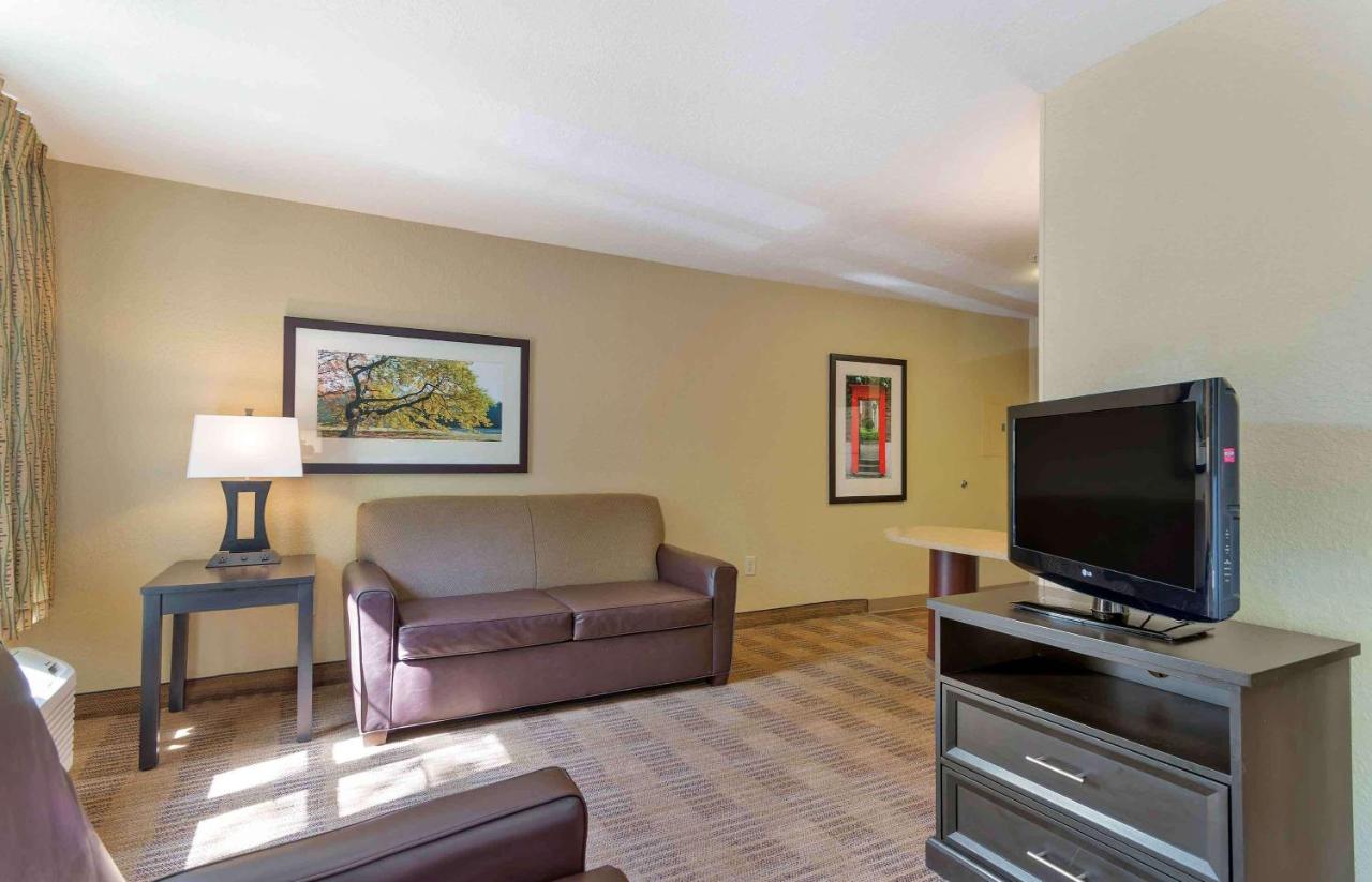 Deluxe Studio with One King Bed - Non-Smoking at Extended Stay America Select Suites - Orlando - Maitland - Summit Tower Blv